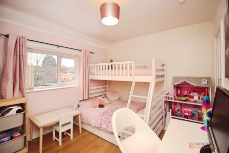 3 bedroom Semi-detached house for sale in Heays Close, New Parks, Leicester, LE3