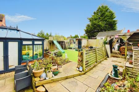 4 bedroom Semi-detached house for sale in Imperial Avenue, Braunstone, LE3