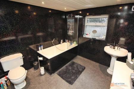 4 bedroom Semi-detached house for sale in Imperial Avenue, Braunstone, LE3