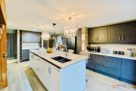4 bedroom Semi-detached house for sale in Imperial Avenue, Braunstone, LE3