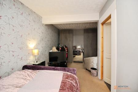 4 bedroom Semi-detached house for sale in Imperial Avenue, Braunstone, LE3