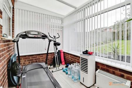 2 bedroom Semi-detached house for sale in Chaffinch Close, Anstey Heights, Leicester, LE4