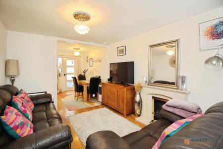 2 bedroom Semi-detached house for sale in Chaffinch Close, Anstey Heights, Leicester, LE4