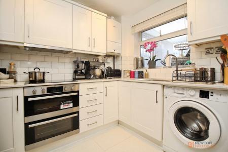 2 bedroom Semi-detached house for sale in Chaffinch Close, Anstey Heights, Leicester, LE4