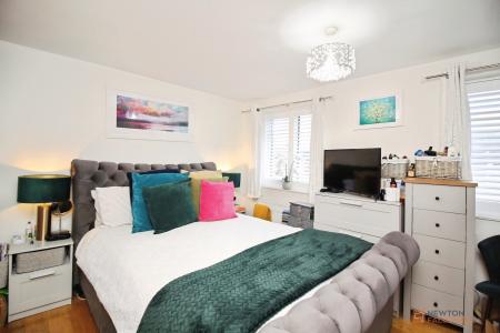 2 bedroom Semi-detached house for sale in Chaffinch Close, Anstey Heights, Leicester, LE4