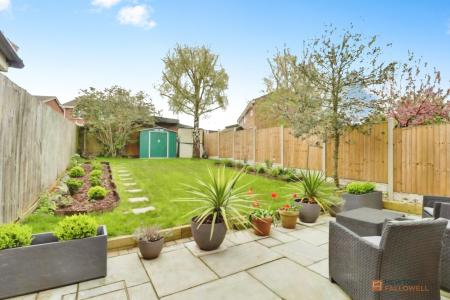 2 bedroom Semi-detached house for sale in Chaffinch Close, Anstey Heights, Leicester, LE4