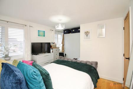 2 bedroom Semi-detached house for sale in Chaffinch Close, Anstey Heights, Leicester, LE4