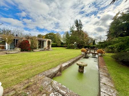 4 bedroom Detached bungalow for sale in Barlings Lane, Langworth, LN3