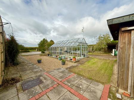 4 bedroom Detached bungalow for sale in Barlings Lane, Langworth, LN3