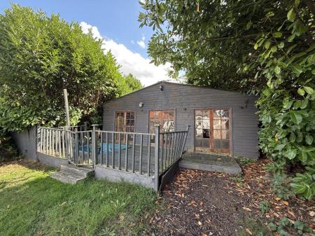 4 bedroom Detached bungalow for sale in Bunkers Hill, Lincoln, LN2