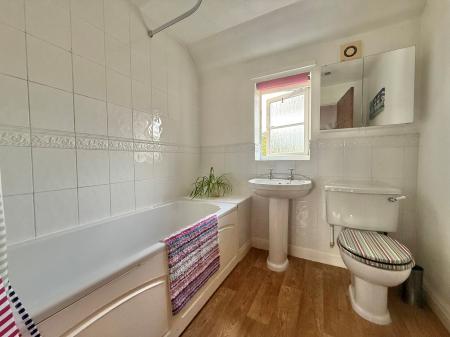 4 bedroom Detached house for sale in Cleveland Avenue, North Hykeham, LN6