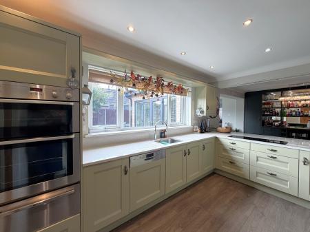 4 bedroom Detached house for sale in Fen Road, Washingborough, LN4