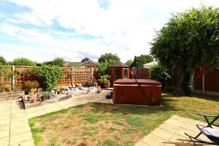 4 bedroom Detached house for sale in Fen Road, Washingborough, LN4