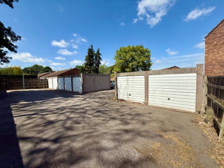 2 bedroom Flat for sale in Hawthorn Chase, Lincoln, LN2