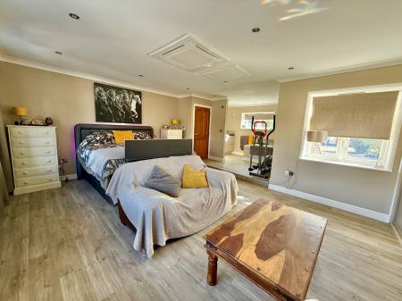 4 bedroom Detached house for sale in Hykeham Road, Lincoln, LN6