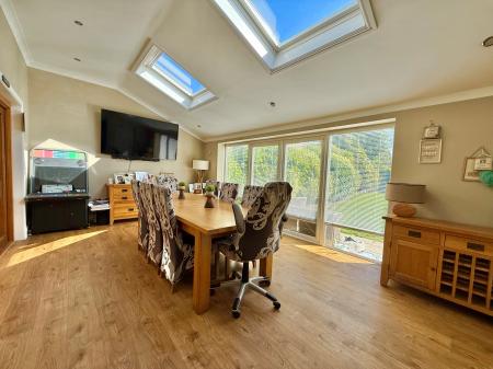4 bedroom Detached house for sale in Hykeham Road, Lincoln, LN6