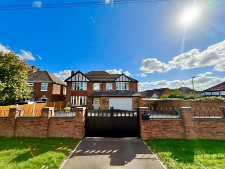 4 bedroom Detached house for sale in Hykeham Road, Lincoln, LN6