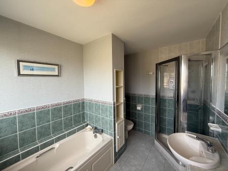 4 bedroom Detached house for sale in Lincoln Lane, Thorpe-on-the-Hill, LN6