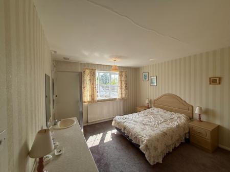 4 bedroom Detached house for sale in Lincoln Lane, Thorpe-on-the-Hill, LN6