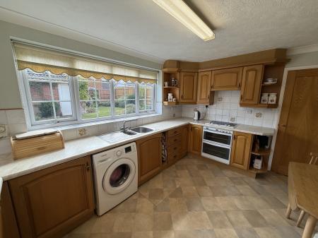 4 bedroom Detached house for sale in Lincoln Lane, Thorpe-on-the-Hill, LN6