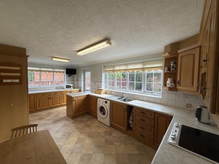 4 bedroom Detached house for sale in Lincoln Lane, Thorpe-on-the-Hill, LN6