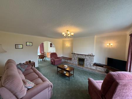 4 bedroom Detached house for sale in Lincoln Lane, Thorpe-on-the-Hill, LN6