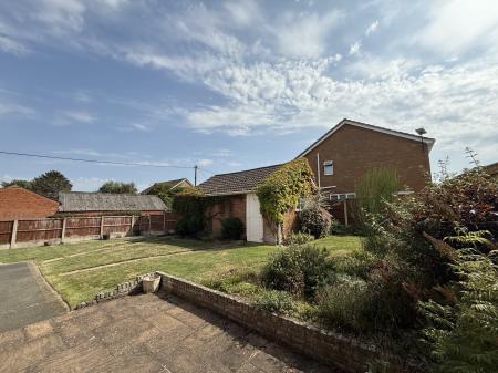 4 bedroom Detached house for sale in Lincoln Lane, Thorpe-on-the-Hill, LN6