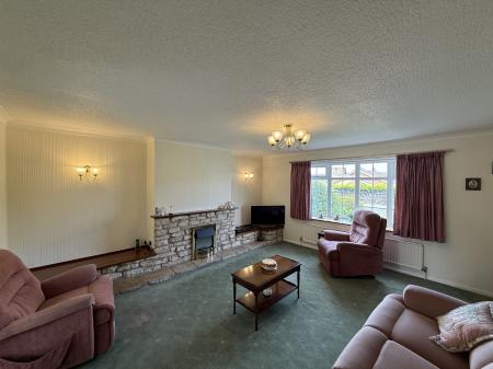 4 bedroom Detached house for sale in Lincoln Lane, Thorpe-on-the-Hill, LN6