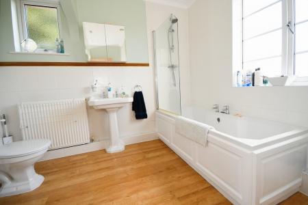 4 bedroom Semi-detached house for sale in Lincoln Road, Branston, LN4