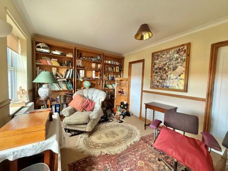 5 bedroom Detached house for sale in Lincoln Road, Bassingham, LN5