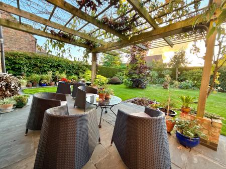 5 bedroom Detached house for sale in Lincoln Road, Bassingham, LN5