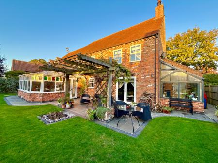 5 bedroom Detached house for sale in Lincoln Road, Bassingham, LN5
