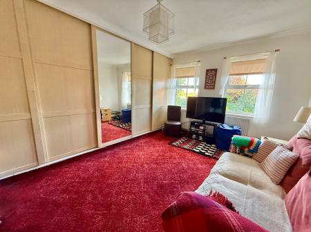 5 bedroom Detached house for sale in Lincoln Road, Bassingham, LN5