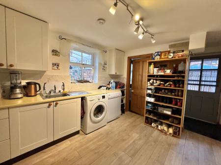 5 bedroom Detached house for sale in Lincoln Road, Bassingham, LN5