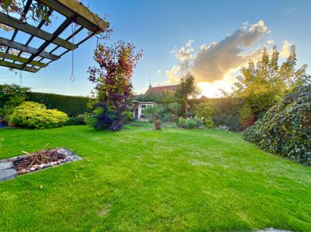 5 bedroom Detached house for sale in Lincoln Road, Bassingham, LN5