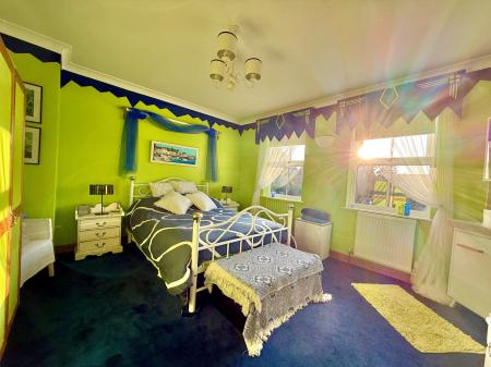 5 bedroom Detached house for sale in Lincoln Road, Bassingham, LN5