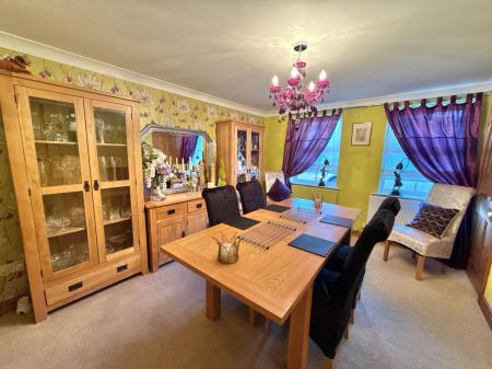 5 bedroom Detached house for sale in Lincoln Road, Bassingham, LN5