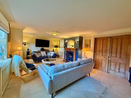 5 bedroom Detached house for sale in Lincoln Road, Bassingham, LN5