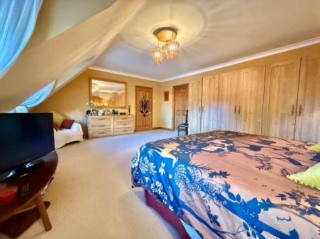 5 bedroom Detached house for sale in Lincoln Road, Bassingham, LN5