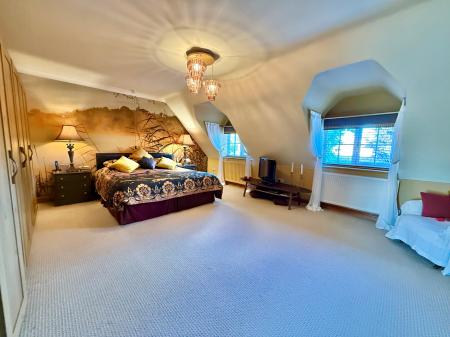 5 bedroom Detached house for sale in Lincoln Road, Bassingham, LN5