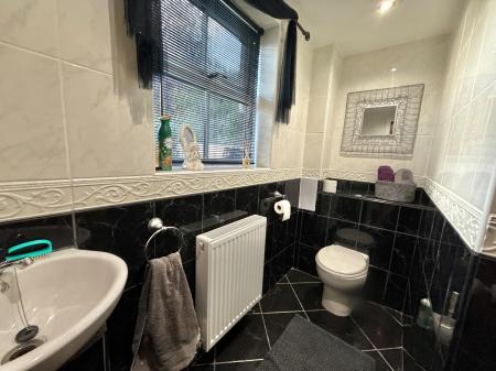 5 bedroom Detached house for sale in Lincoln Road, Bassingham, LN5