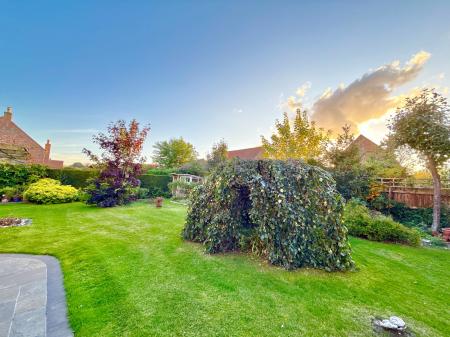 5 bedroom Detached house for sale in Lincoln Road, Bassingham, LN5