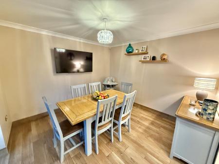 5 bedroom Bungalow for sale in Lincoln Road, North Hykeham, LN6