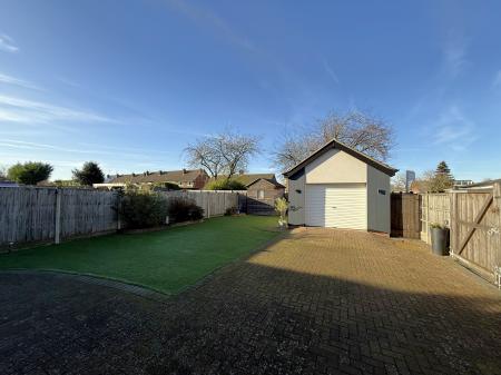 5 bedroom Bungalow for sale in Lincoln Road, North Hykeham, LN6