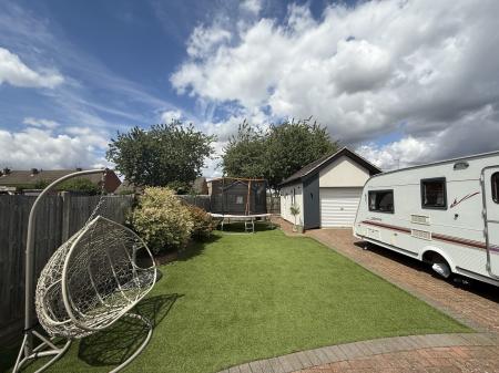 5 bedroom Bungalow for sale in Lincoln Road, North Hykeham, LN6