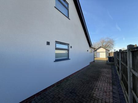 5 bedroom Bungalow for sale in Lincoln Road, North Hykeham, LN6