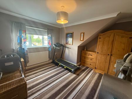 5 bedroom Bungalow for sale in Lincoln Road, North Hykeham, LN6