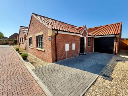 Long Barrow Mews, Navenby, LN5