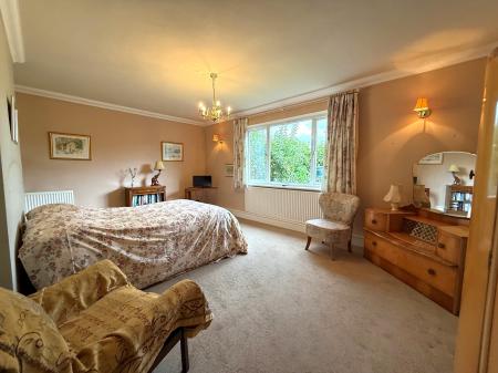 4 bedroom Detached bungalow for sale in Main Street, Torksey, LN1