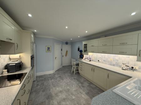 4 bedroom Detached house for sale in Maltkiln Road, Fenton, LN1